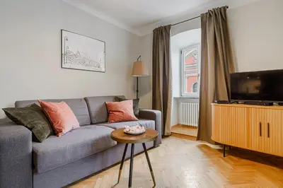 Telewizja i/lub zestaw kina domowego w obiekcie Old Town Serviced P&O Apartments