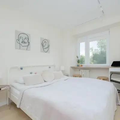 Przytulny Apartament z Balkonem i Klimatyzacją by Noclegi Renters