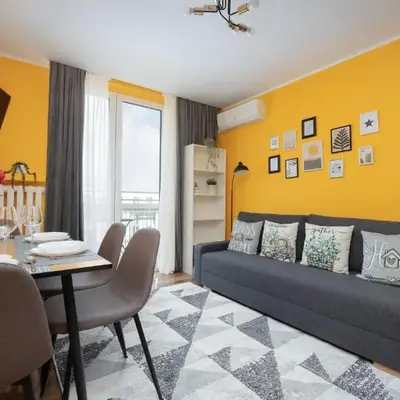 Apartament na Alejach Jerozolimskich przy Pałacu Kultury i Nauki by Noclegi Renters