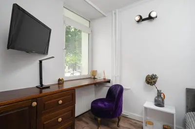 Telewizja i/lub zestaw kina domowego w obiekcie Urban Chic - City Center - Warsaw Stays - Solidarnosci 64
