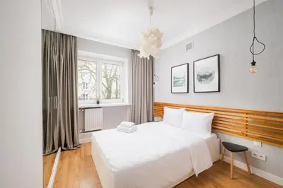 Łóżko lub łóżka w pokoju w obiekcie Nowolipki Deluxe Apartment by BookingHost