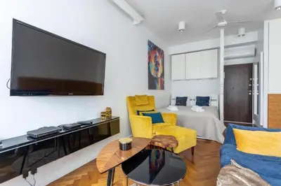 Telewizja i/lub zestaw kina domowego w obiekcie Urban Apartaments - Great Location - City Center - Zurawia