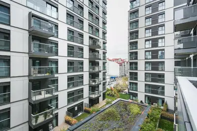 Budynek, w którym mieści się apartament