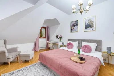 Łóżko lub łóżka w pokoju w obiekcie Lumina luxury house in Warsaw