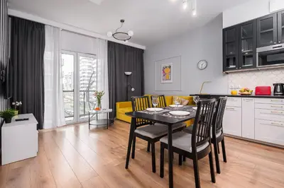 Kuchnia lub aneks kuchenny w obiekcie Wola Cozy Apartment by P&O Apartments