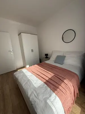 Łóżko lub łóżka w pokoju w obiekcie A63 by Real Apartment