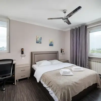 Metro Szwedzka Homely Apartment by BookingHost
