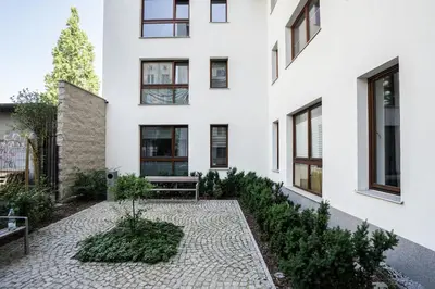 Ogród w obiekcie Close - Cozy and Modern Apartments - Praga Północ - Ząbkowska B