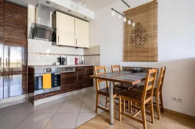 Kuchnia lub aneks kuchenny w obiekcie Close-Urban Chic - One Bedroom Apartment - Luxury Warsaw Stays- Platinum Towers&606
