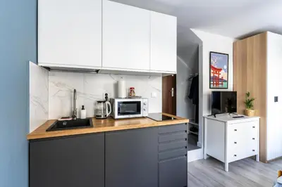 Kuchnia lub aneks kuchenny w obiekcie Close-Urban Chic -3 Bedrooms - Warsaw Stays - Ogrodowa
