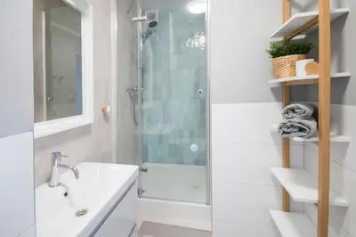 Łazienka w obiekcie Close-Urban Chic -3 Bedrooms - Warsaw Stays - Ogrodowa