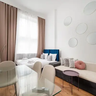 Żelazna Downtown Apartment by BookingHost