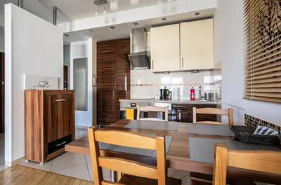 Kuchnia lub aneks kuchenny w obiekcie Close-Golden Apartments - Spacious & Bright in Platinum Towers by Browary Warszawskie
