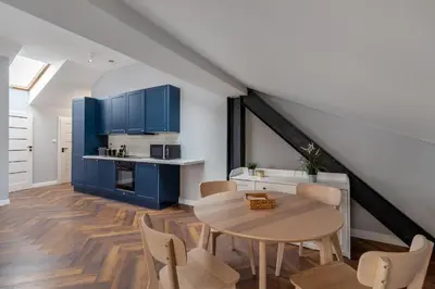 Kuchnia lub aneks kuchenny w obiekcie Close-Golden Apartments Warsaw - Old Town - Marcinkowskiego #3