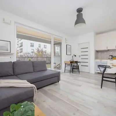 Warsaw Cozy Apartment with Parking and Garden by Noclegi Renters