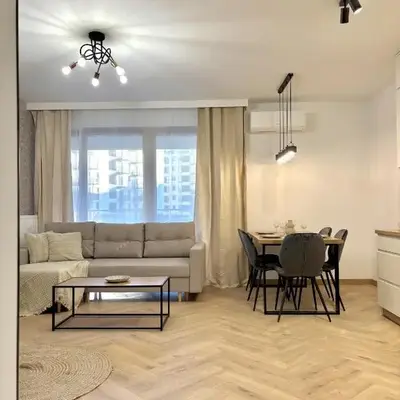 Golden Stay Luxury 3-Bedroom Apartment in Warsaw