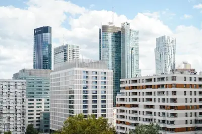 Widok na miasto Warszawa z tego apartamentu
