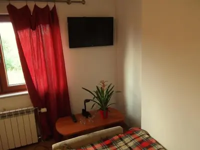 Telewizja i/lub zestaw kina domowego w obiekcie Camping domki letniskowe