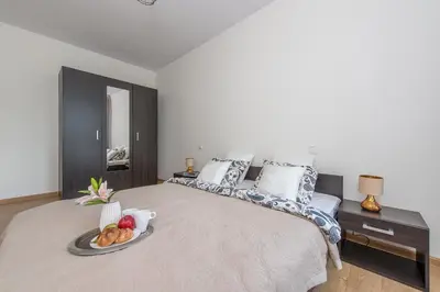 Łóżko lub łóżka w pokoju w obiekcie Wola Park - Obozowa 16 P&O Apartments