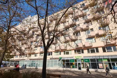 Budynek, w którym mieści się apartament