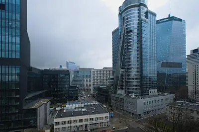 Widok na miasto Warszawa z tego apartamentu