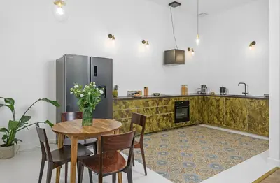 Kuchnia lub aneks kuchenny w obiekcie oompH Koszyki Luxurious Apartments