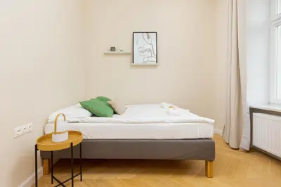 Łóżko lub łóżka w pokoju w obiekcie Apartments Warsaw Targowa by Noclegi Renters