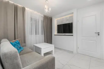 Telewizja i/lub zestaw kina domowego w obiekcie Aleja Jana Pawła II 20 A by Homeprime