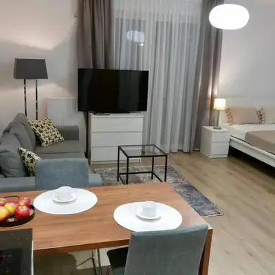 Branickiego 23 Apartment with AC-close to Medicover and Paley