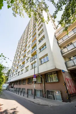 Budynek, w którym mieści się apartament